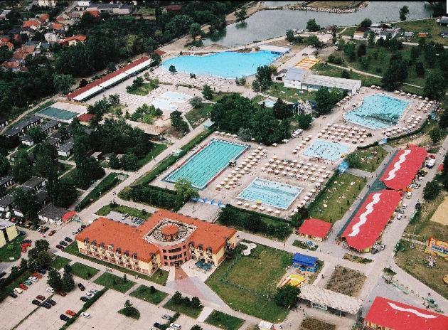 Dom Studia Petra Hotel Štúrovo Екстериор снимка